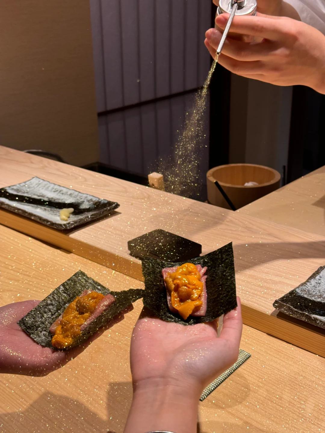 Osaka-鮨かぜのぎ Sea urchin sushi sprinkled with gold dust at Sushi Kazenogi in Osaka, Japan