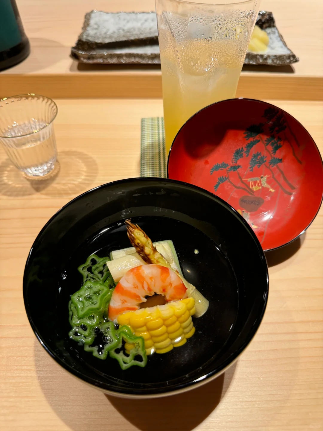 Osaka-鮨かぜのぎ Sea urchin sushi sprinkled with gold dust at Sushi Kazenogi in Osaka, Japan