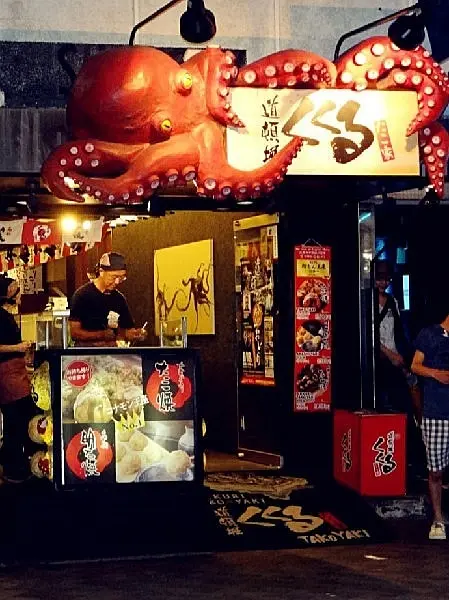Osaka-Eat in Osaka, Dotonbori Food Street is where Osaka food gathers