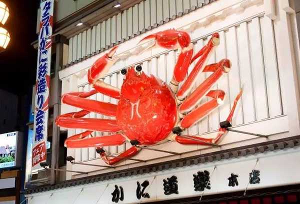 Osaka-Dotonbori（どうとんぼり）, Osaka's landmark food district, has authentic takoyaki and okonomiyaki