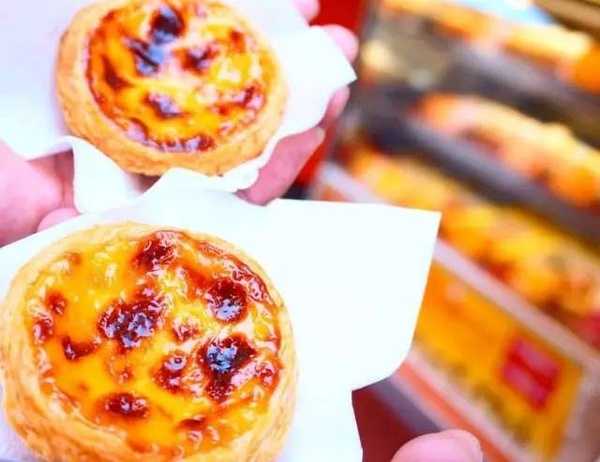 Osaka-Dotonbori（どうとんぼり）, Osaka's landmark food district, has authentic takoyaki and okonomiyaki