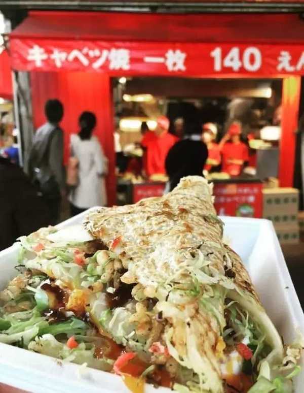 Osaka-Dotonbori（どうとんぼり）, Osaka's landmark food district, has authentic takoyaki and okonomiyaki