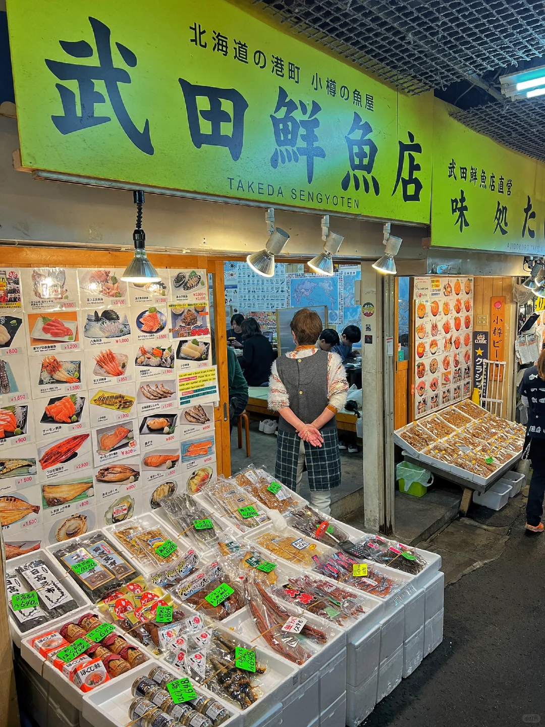 Sapporo/Hokkaido-In Sapporo and Otaru, you must come to the Triangle Seafood Market to eat king crab