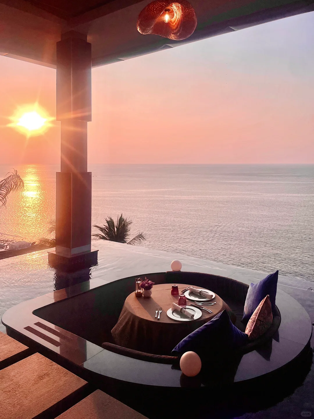 Phuket-Plum Prime Steakhouse, a clifftop restaurant in Phuket, where you can enjoy dinner with the sunset and sea breeze