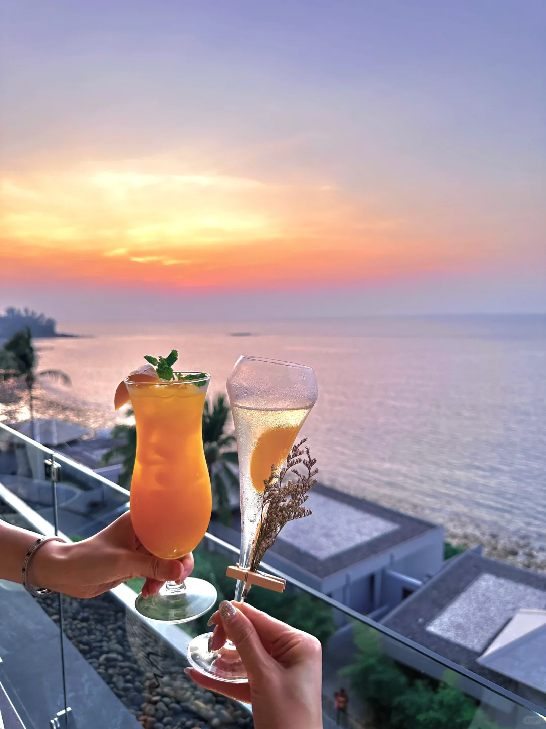 Phuket-Plum Prime Steakhouse, a clifftop restaurant in Phuket, where you can enjoy dinner with the sunset and sea breeze