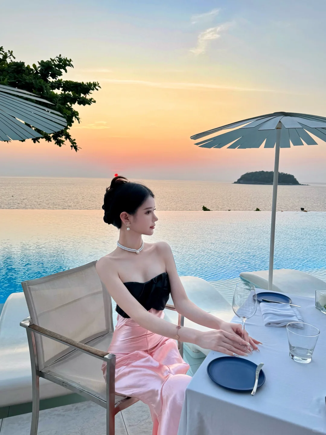 Phuket-The most beautiful sunset restaurant in Phuket, Kata Rocks