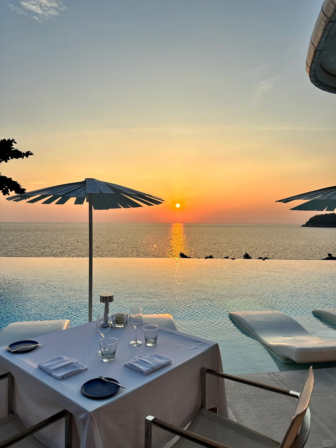 Phuket-The most beautiful sunset restaurant in Phuket, Kata Rocks