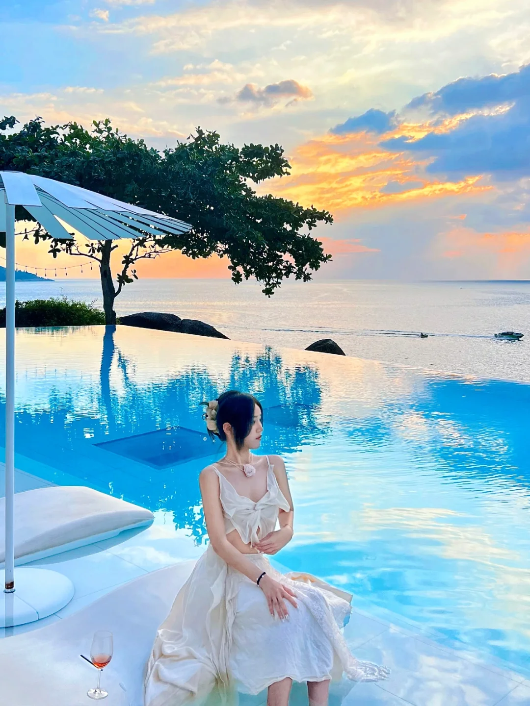 Phuket-Kata Rocks Resort & Residences, the same hotel as Wang Jiaer in Phuket, has a beautiful sunset view