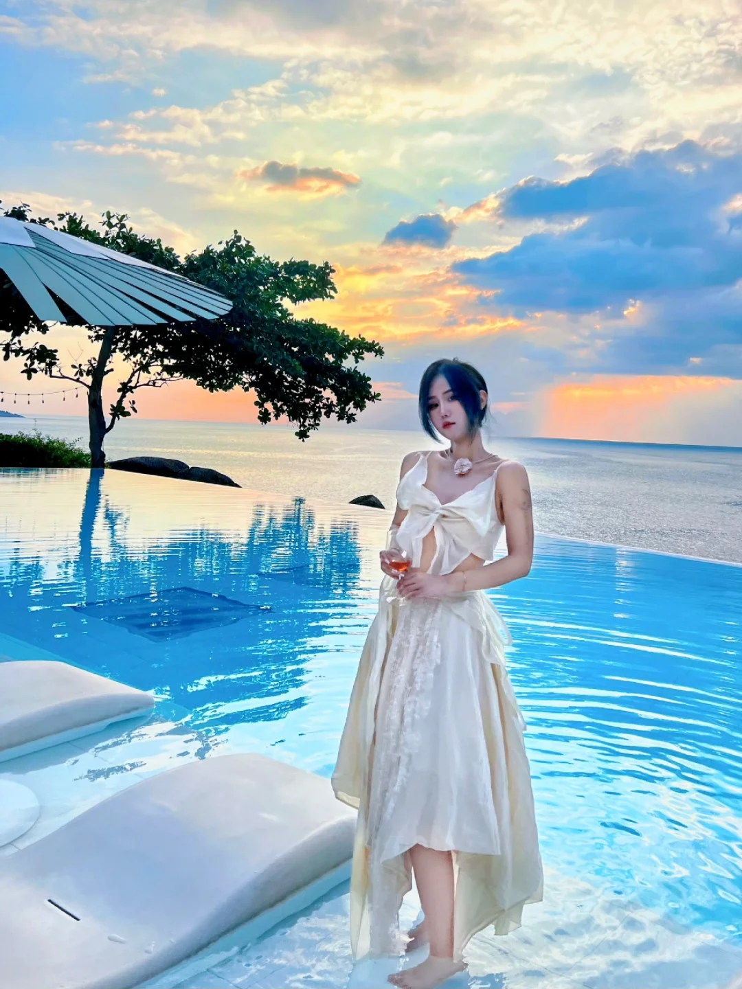 Phuket-Kata Rocks Resort & Residences, the same hotel as Wang Jiaer in Phuket, has a beautiful sunset view