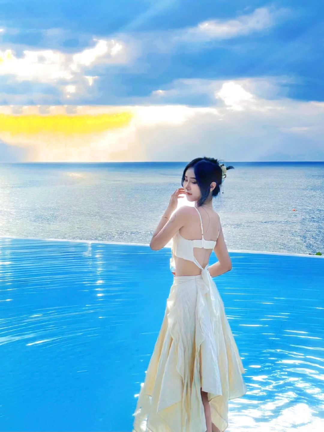 Phuket-Kata Rocks Resort & Residences, the same hotel as Wang Jiaer in Phuket, has a beautiful sunset view