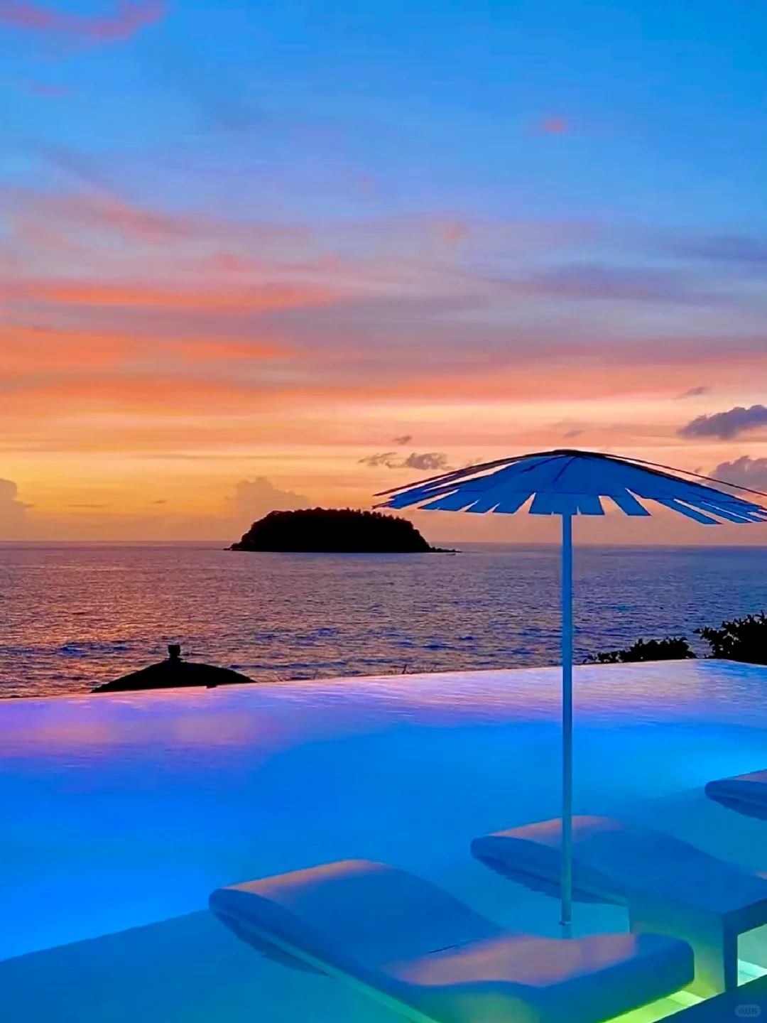Phuket-Kata Rocks Resort & Residences, the same hotel as Wang Jiaer in Phuket, has a beautiful sunset view