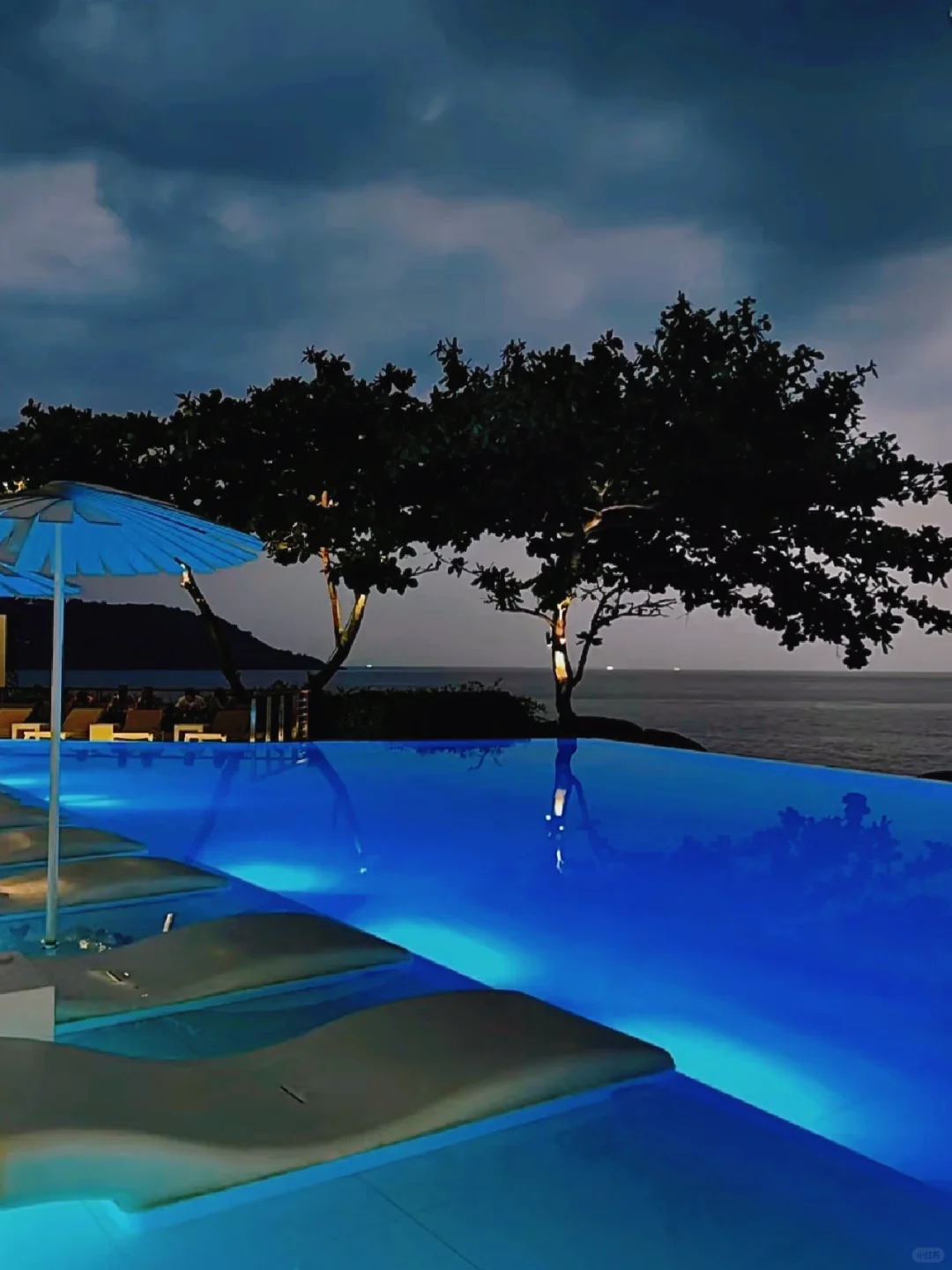 Phuket-Kata Rocks Resort & Residences, the same hotel as Wang Jiaer in Phuket, has a beautiful sunset view