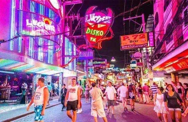 Phuket-A complete guide to Phuket's red light district! Having sex on the roadside