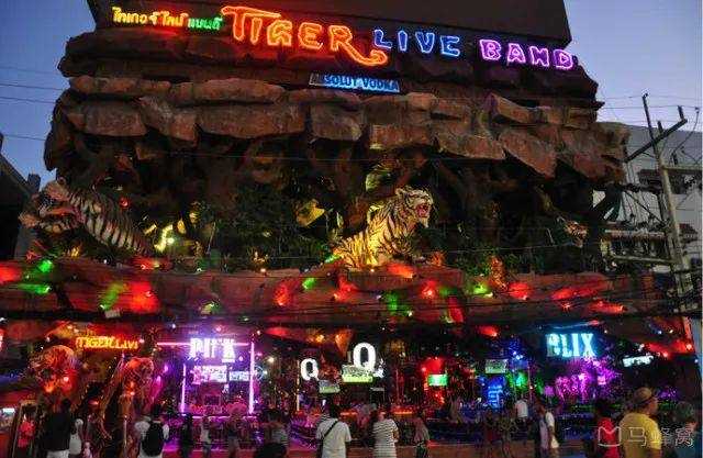 Phuket-A complete guide to Phuket's red light district! Having sex on the roadside