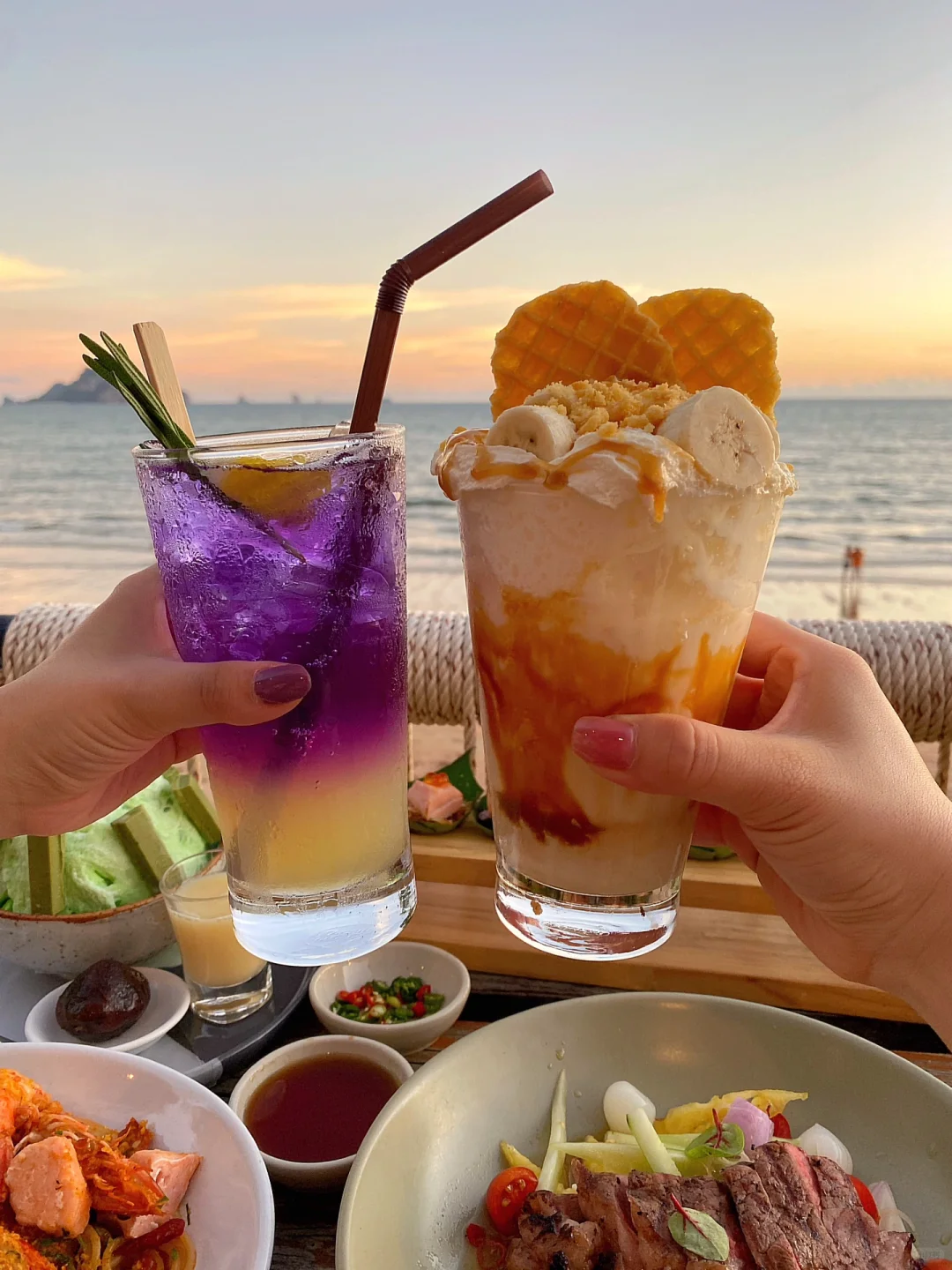 Krabi-Reeve Sunset Restaurant in Ao Nang Beach, Krabi, enjoy the beautiful sunset view