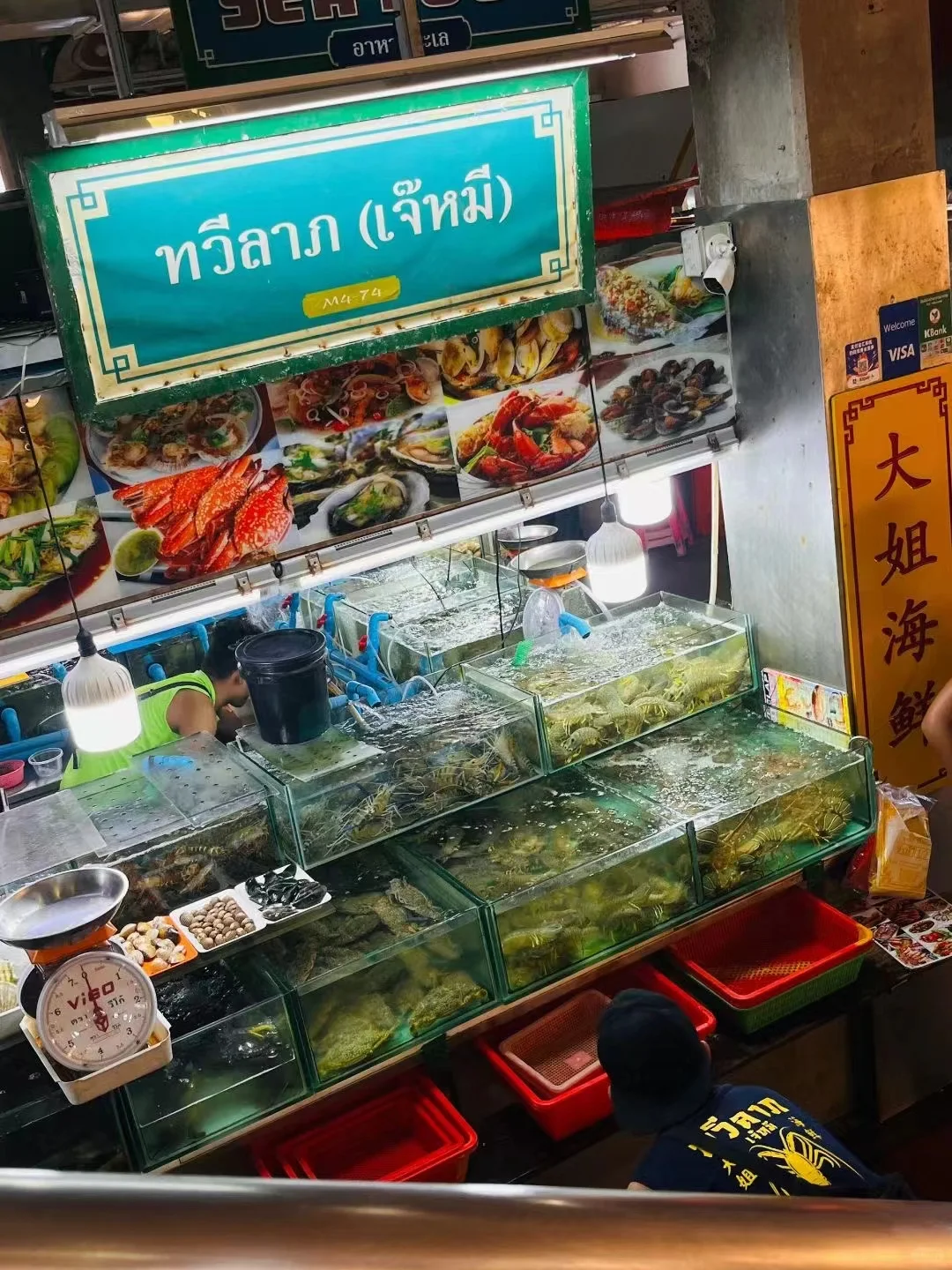 Phuket-Lobsters longer than your arms?! Phuket Night Market is waiting for you to experience