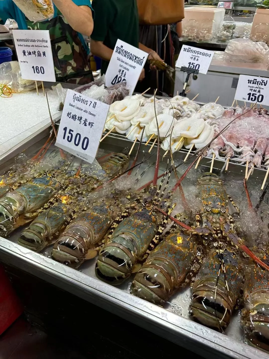 Phuket-Lobsters longer than your arms?! Phuket Night Market is waiting for you to experience