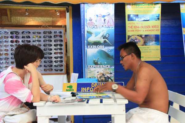 Phuket-Phuket, Thailand - Phi Phi Island Self-guided Tour Guide (Very Detailed Pictures and Text)
