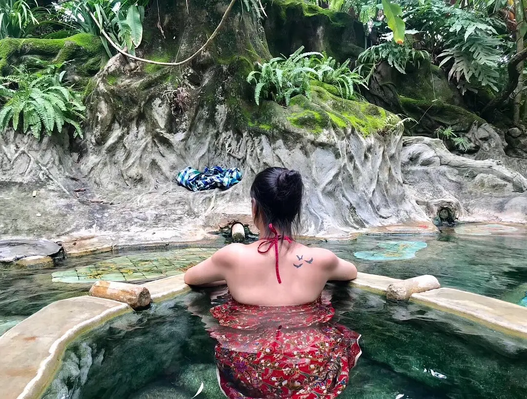 Krabi-Traveling in Thailand: Rock climbing in Krabi, a town with a European feel
