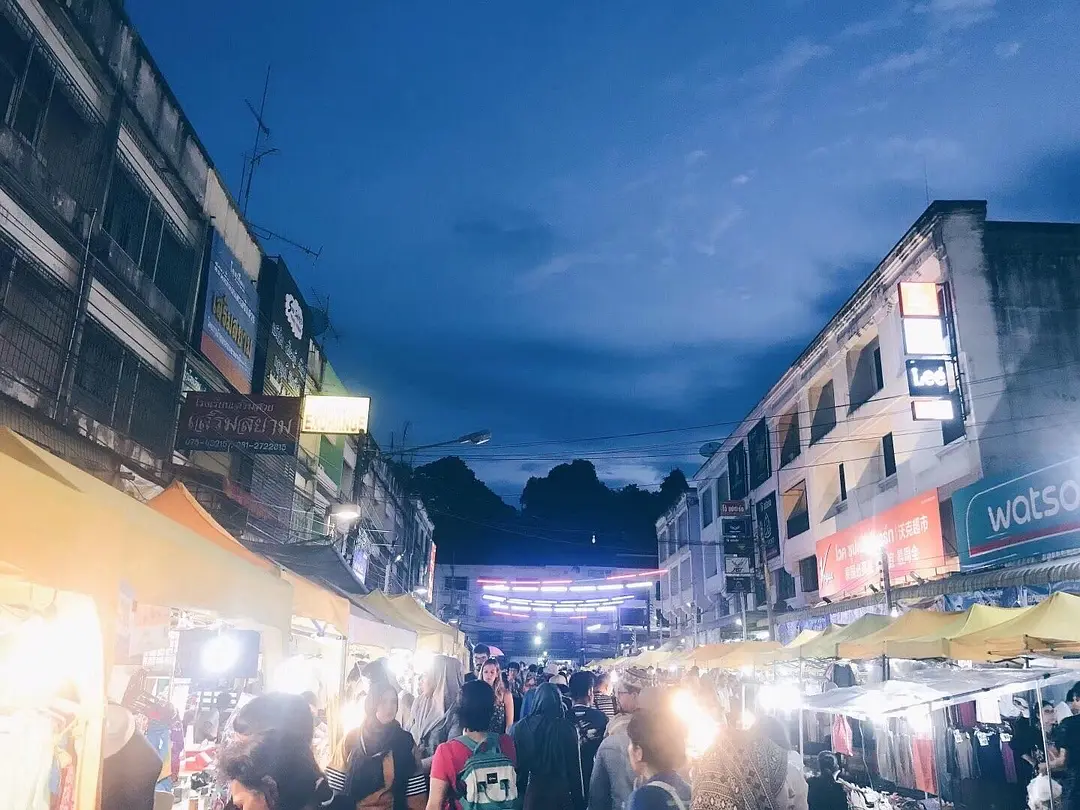 Krabi-Traveling in Thailand: Rock climbing in Krabi, a town with a European feel