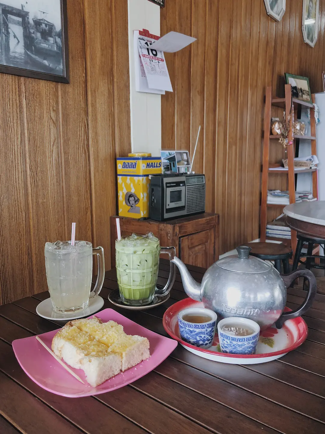 Krabi-I had a Chinese breakfast on the streets of Krabi, Thailand