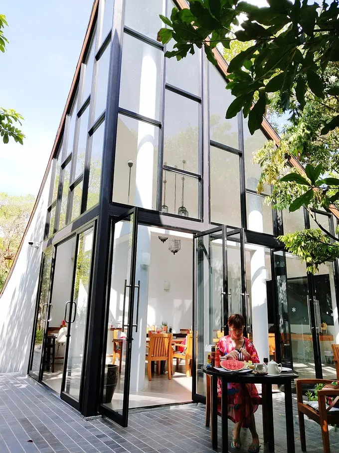 Krabi-Eat, drink and lie down in Krabi, put on a flowery dress and look at the mountains and the sea