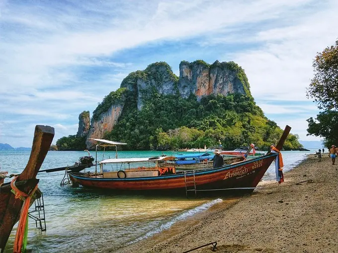 Krabi-Eat, drink and lie down in Krabi, put on a flowery dress and look at the mountains and the sea