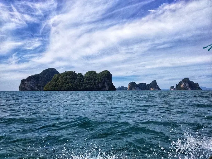 Krabi-Eat, drink and lie down in Krabi, put on a flowery dress and look at the mountains and the sea