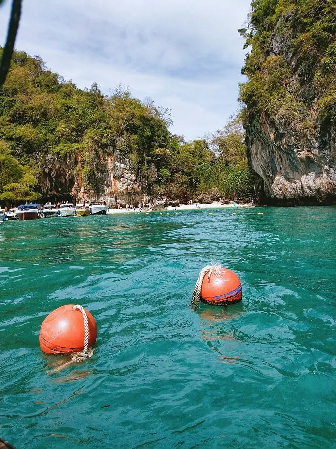 Krabi-Eat, drink and lie down in Krabi, put on a flowery dress and look at the mountains and the sea