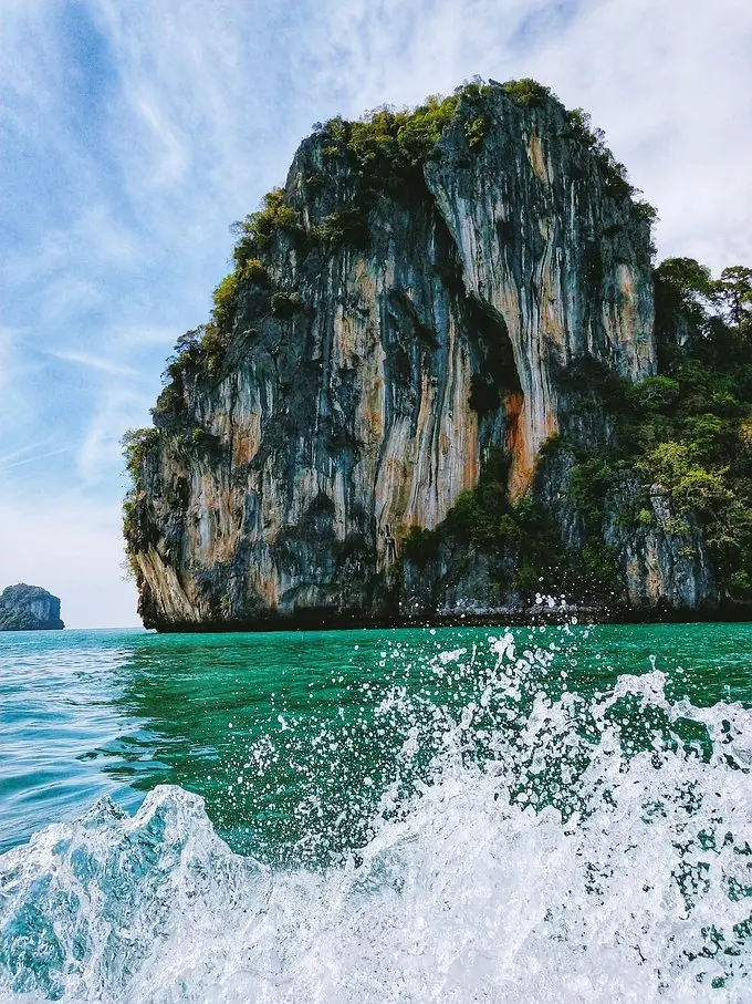 Krabi-Eat, drink and lie down in Krabi, put on a flowery dress and look at the mountains and the sea