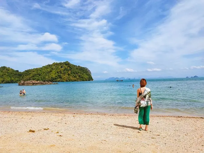Krabi-Eat, drink and lie down in Krabi, put on a flowery dress and look at the mountains and the sea