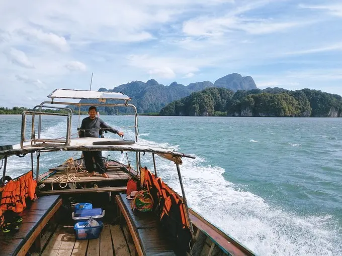 Krabi-Eat, drink and lie down in Krabi, put on a flowery dress and look at the mountains and the sea