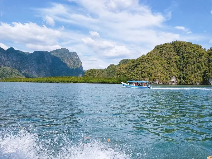 Krabi-Eat, drink and lie down in Krabi, put on a flowery dress and look at the mountains and the sea