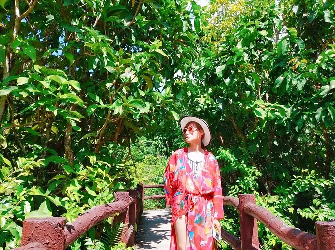 Krabi-Eat, drink and lie down in Krabi, put on a flowery dress and look at the mountains and the sea