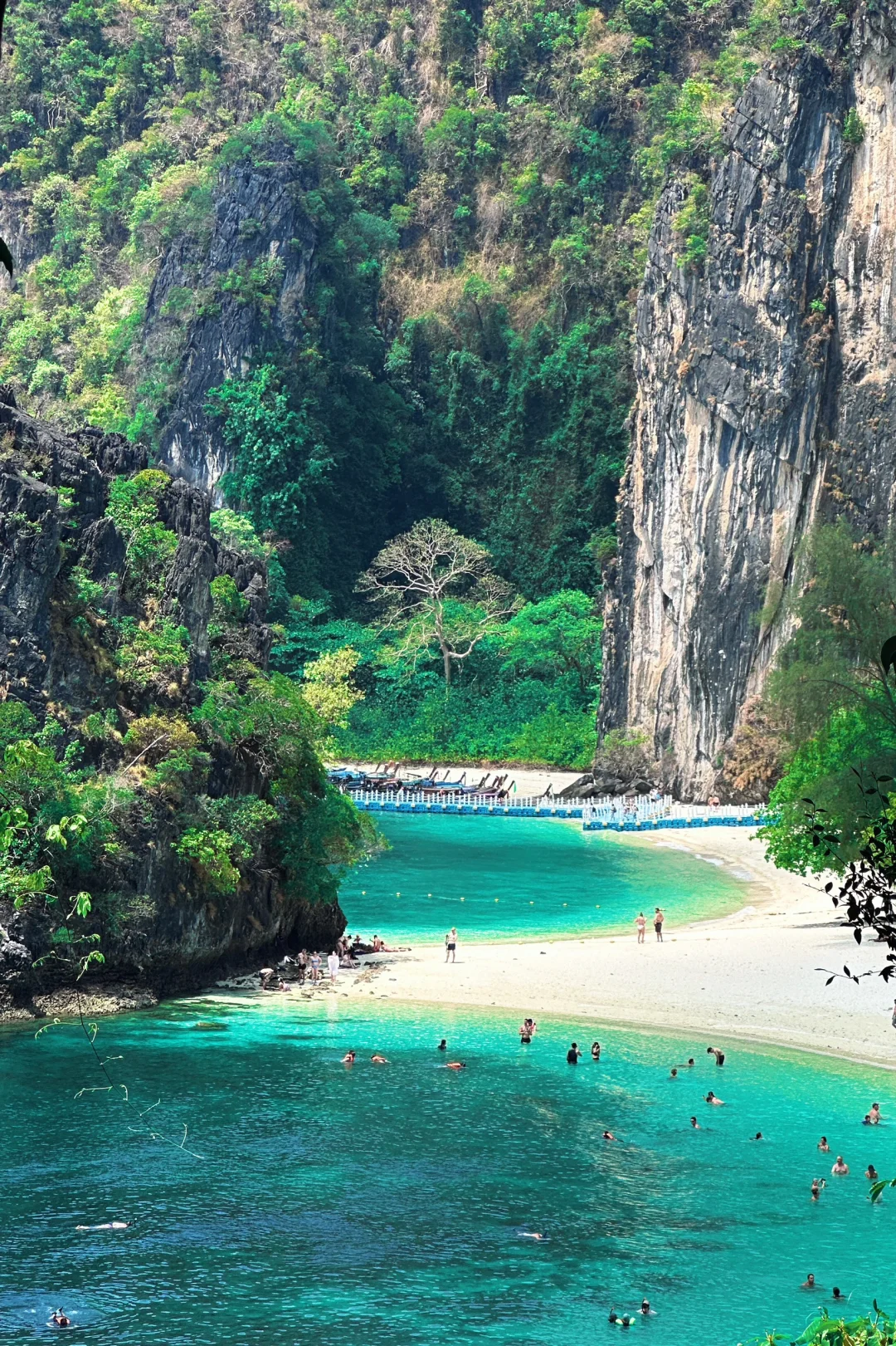 Krabi-Discover secret island during your trip to Thailand and spend some relaxing time on Hong Island