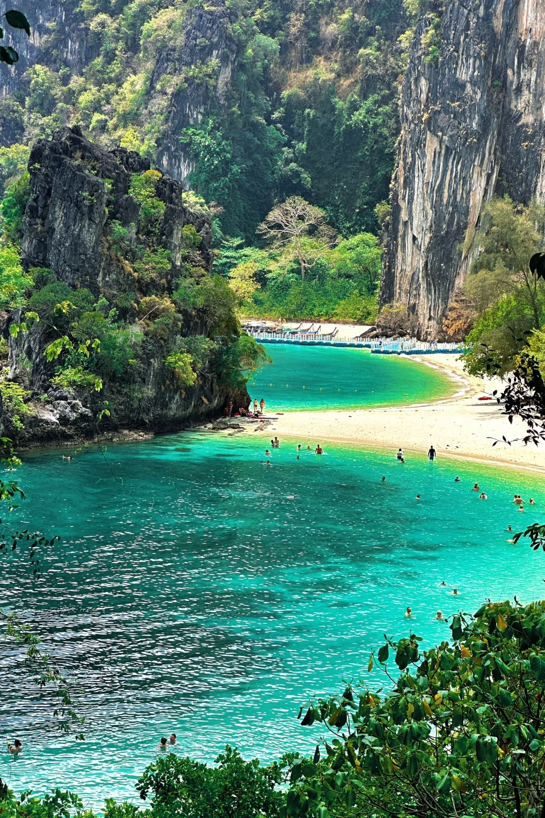Krabi-Discover secret island during your trip to Thailand and spend some relaxing time on Hong Island