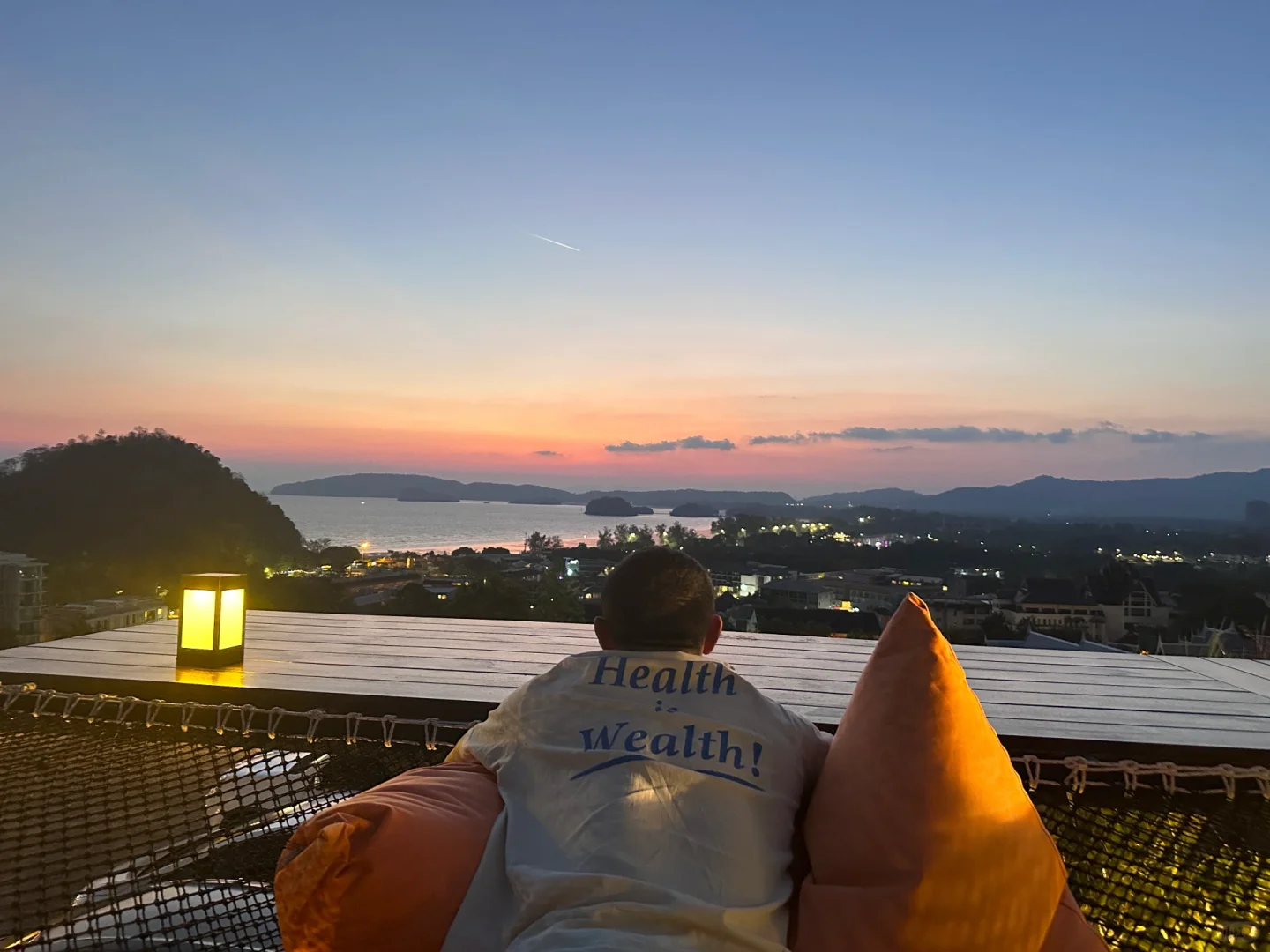Krabi-Hong Island in Krabi, a small destination in Thailand, is very special. Go up to the observation deck to see the panoramic view