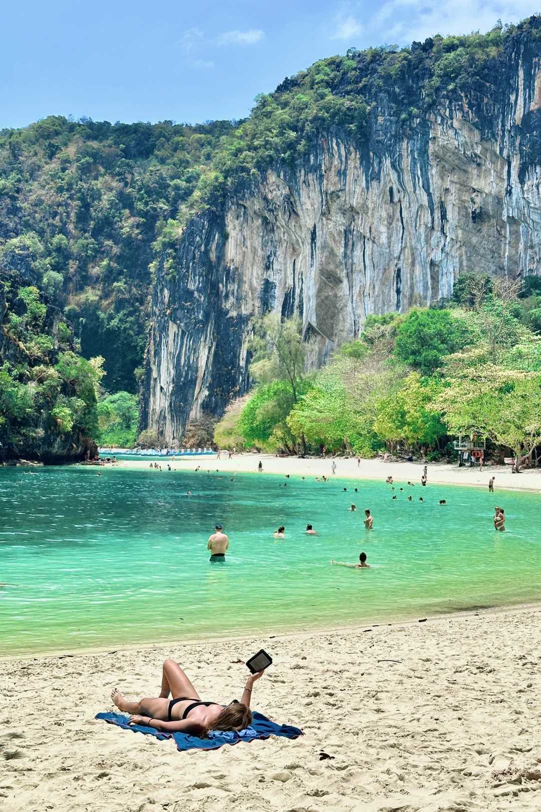 Krabi-Discover secret island during your trip to Thailand and spend some relaxing time on Hong Island