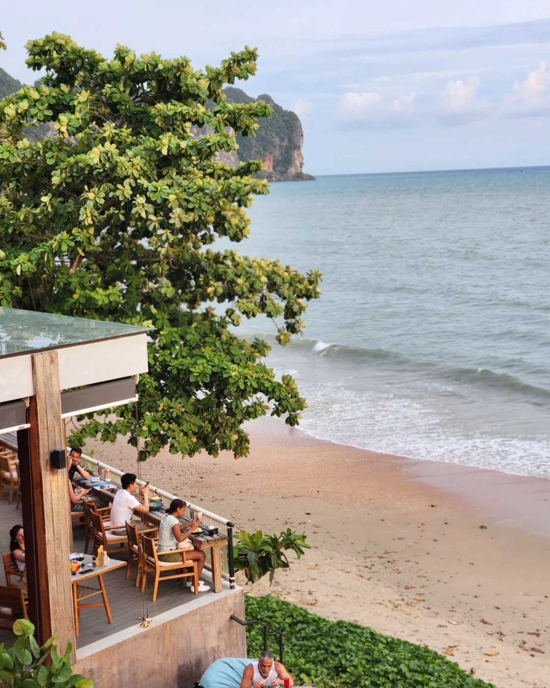 Krabi-An unforgettable Father's Day, Krabi's most beautiful sunset seaside restaurant Reeve