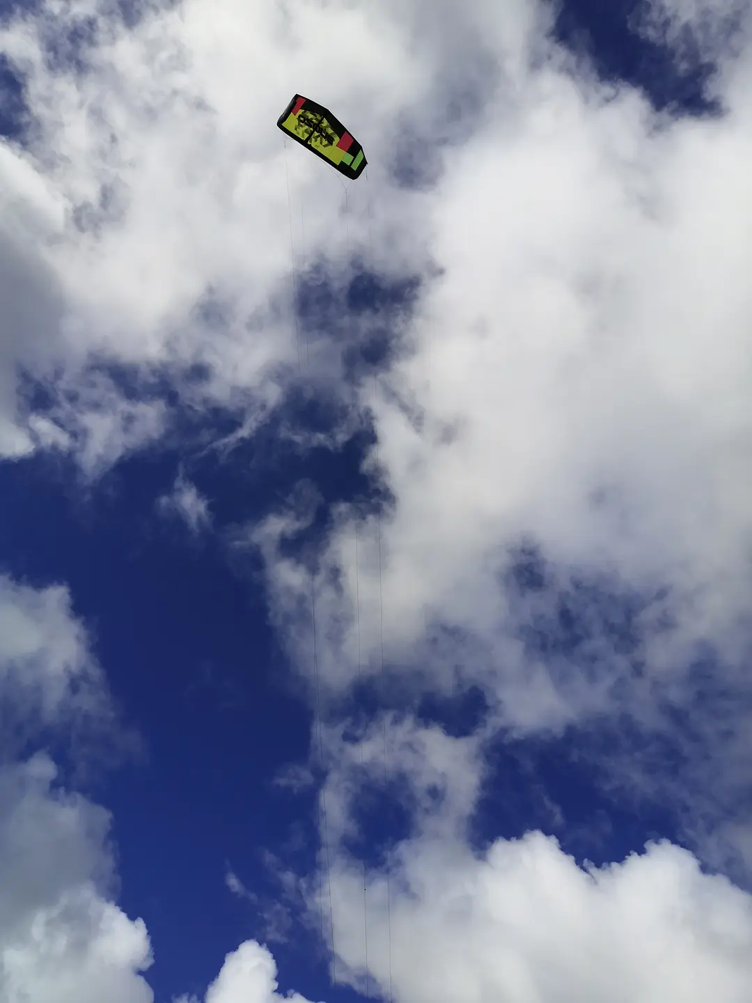 Okinawa-What does it feel like to ride the waves? I learned kitesurfing in Okinawa