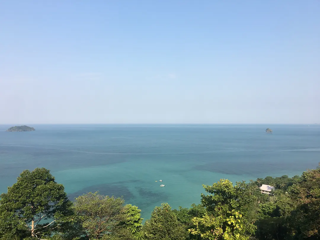 Bangkok-The third time I went to Thailand, I chose Koh Chang. This is where I eat, stay and play!