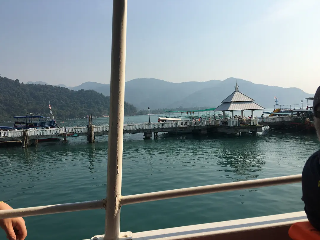 Bangkok-The third time I went to Thailand, I chose Koh Chang. This is where I eat, stay and play!