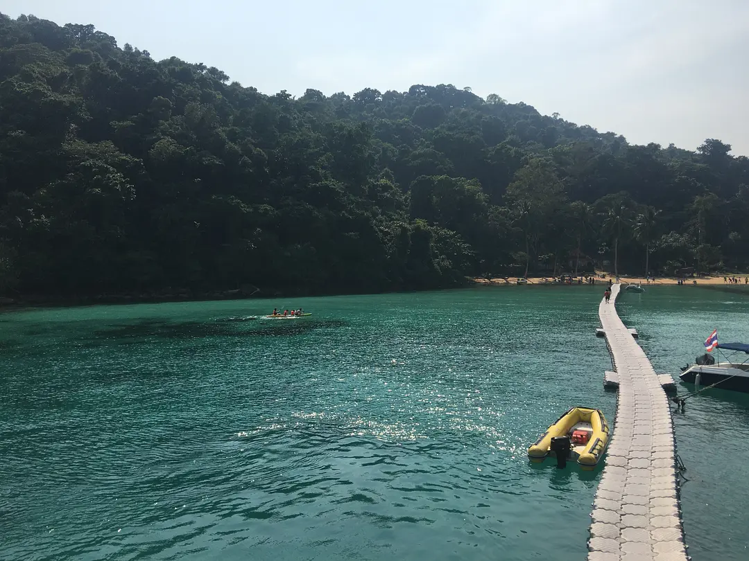Bangkok-The third time I went to Thailand, I chose Koh Chang. This is where I eat, stay and play!