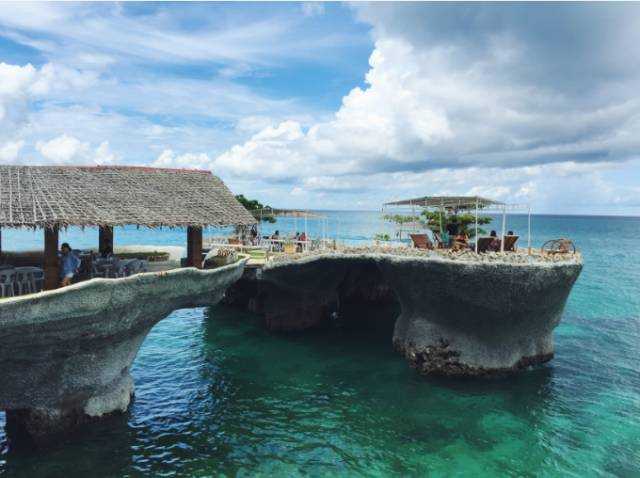 Boracay-If you want to find a beautiful island with a very high cost performance, you can come to Boracay.