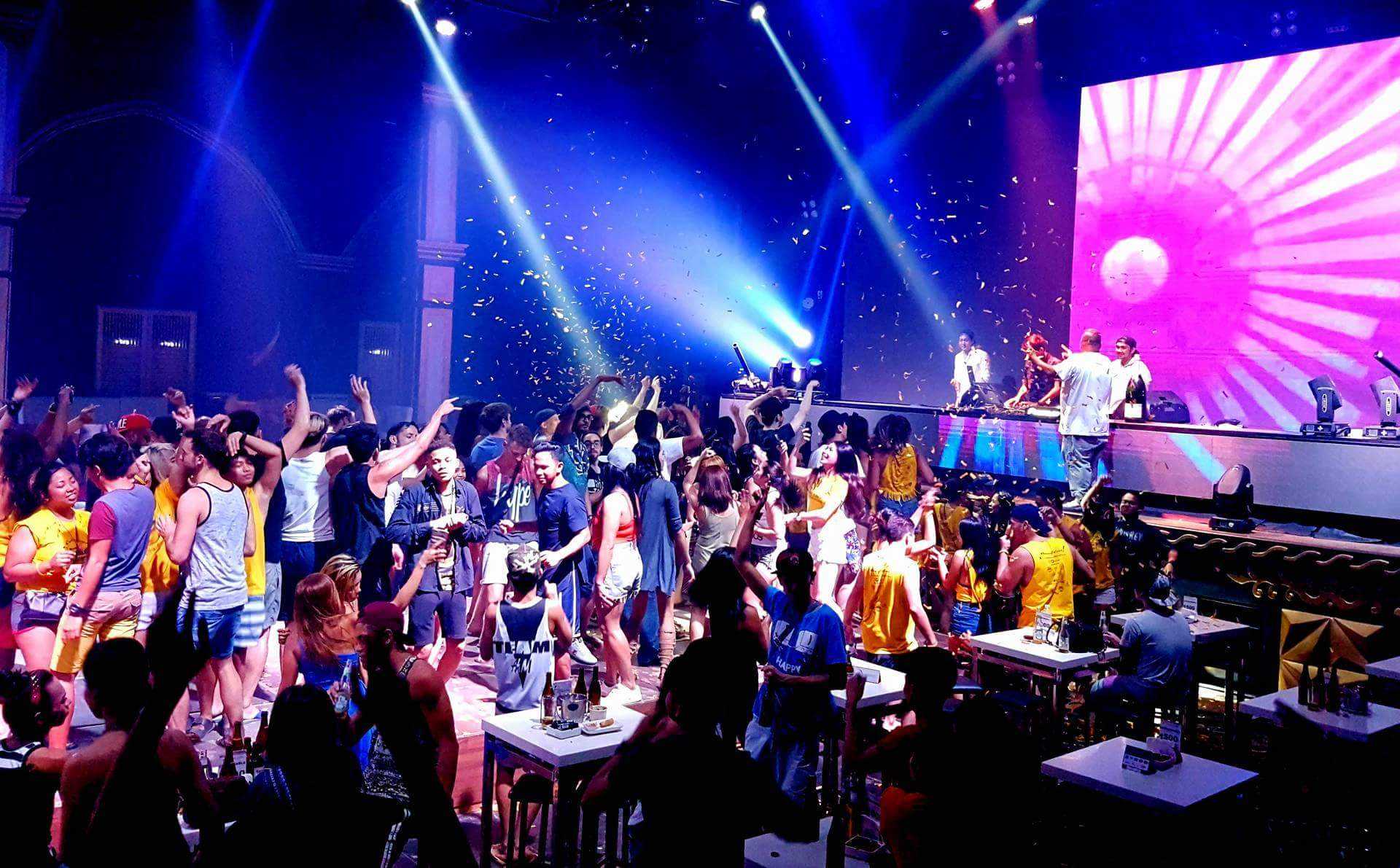 Boracay-Experience the nightlife of Boracay at Galaxy Bar in Boracay