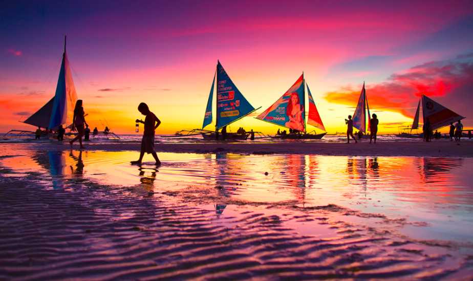 Boracay-Boracay's nightlife is unforgettable and is the reason I want to travel there many times.