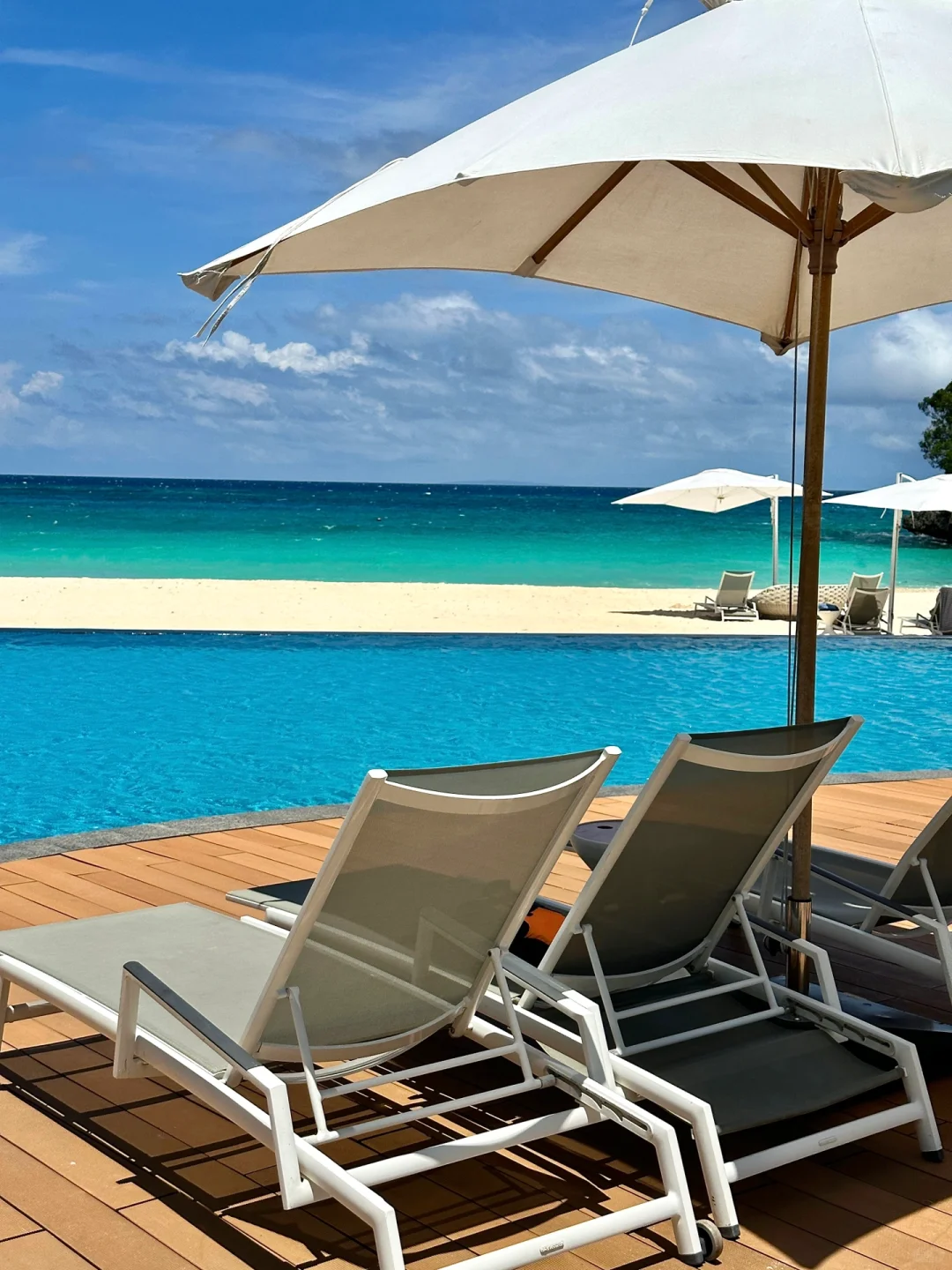 Boracay-The best crimson hotel in Boracay, the suites with sea views are very large