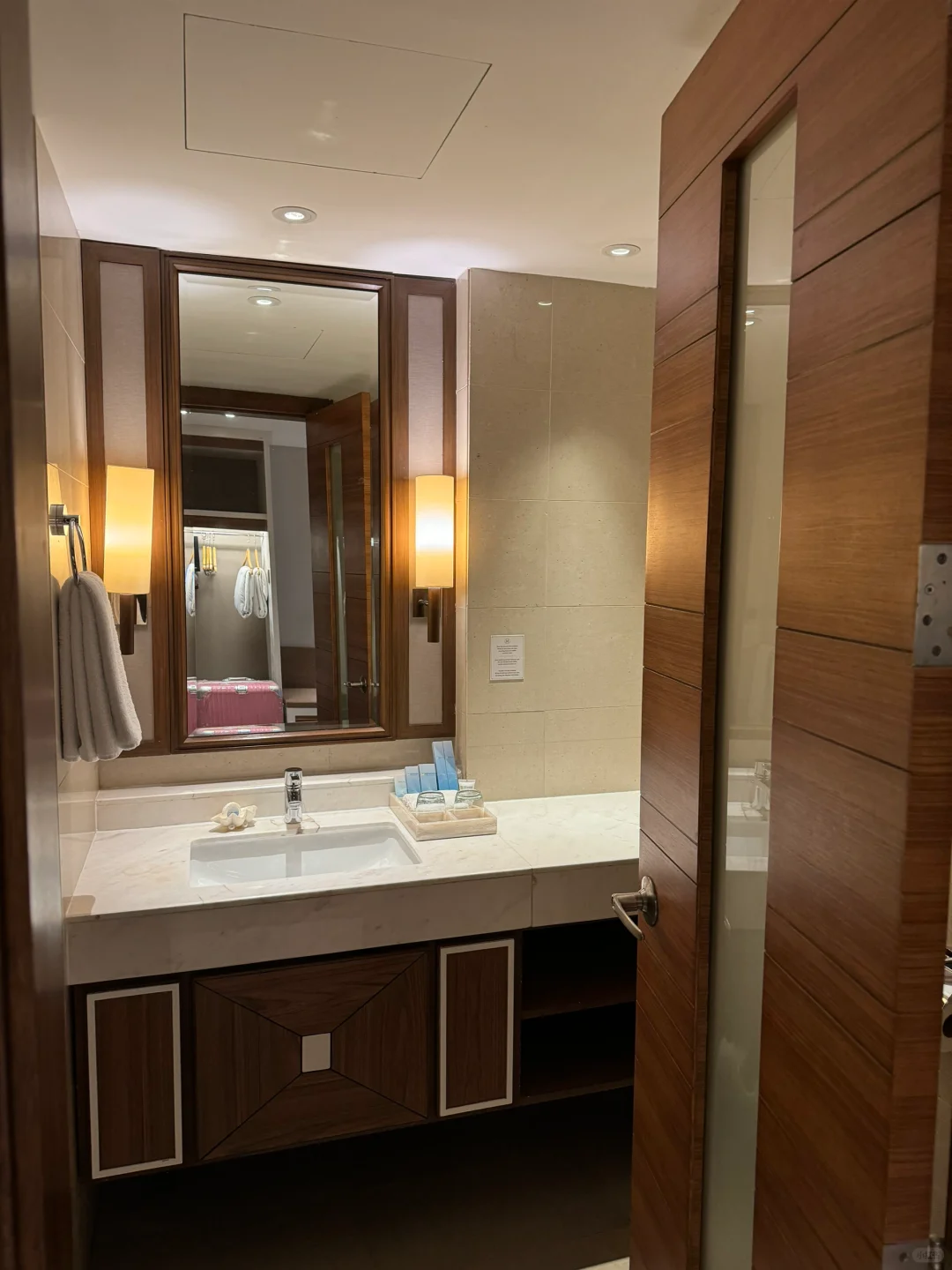 Boracay-Henann Crystal Sands Resort, super large gym and sky pool