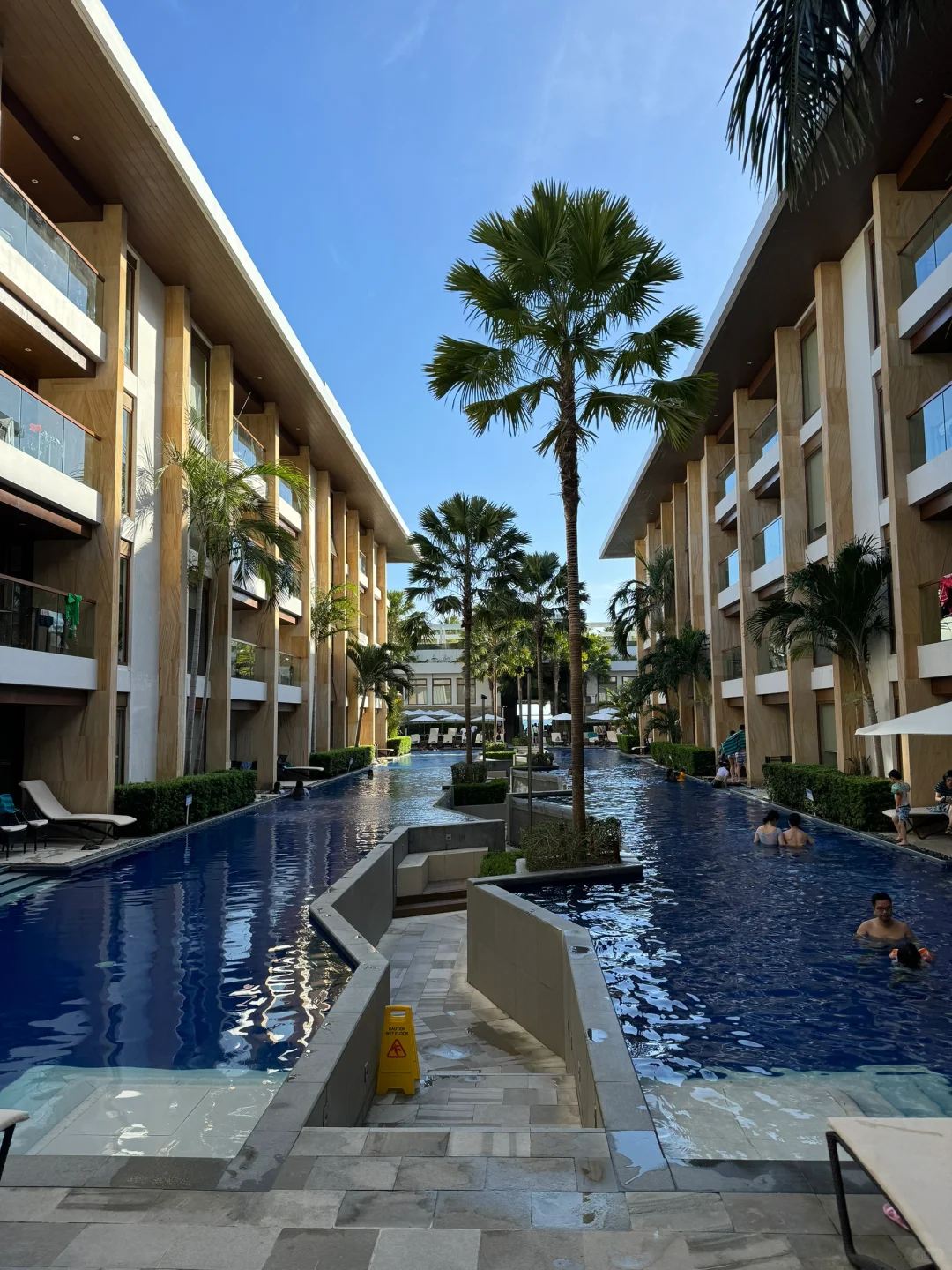 Boracay-Henann Crystal Sands Resort, super large gym and sky pool