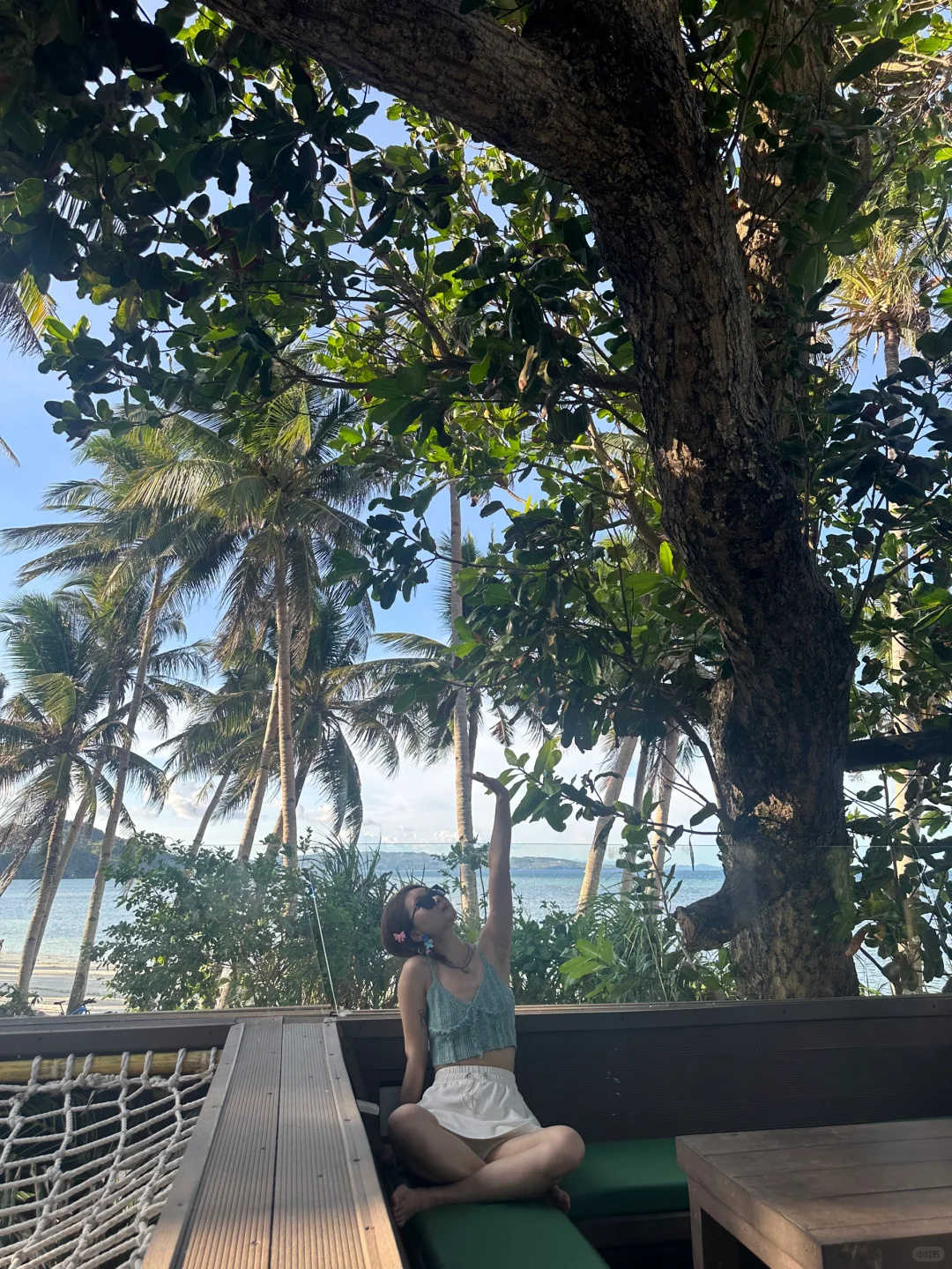 Boracay-Calma Cafe?Boracay Tree House Cafe, the net bed and tree house are my favorites